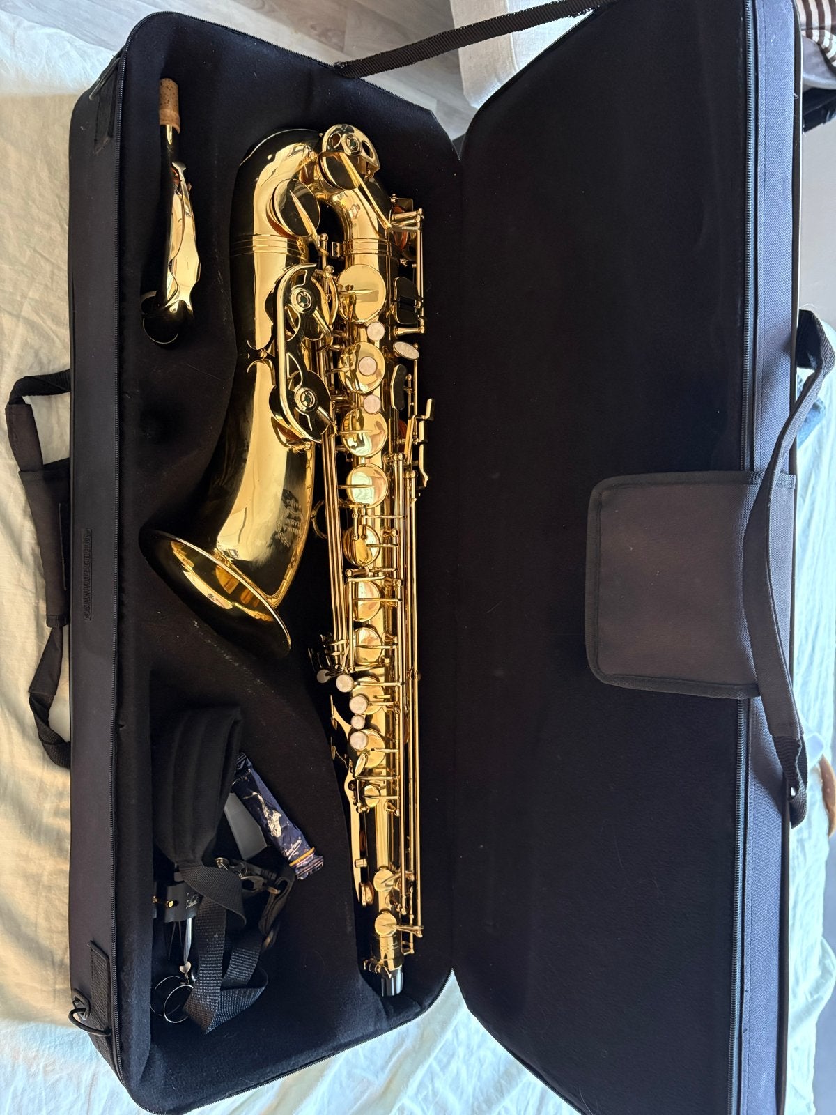 Aurora 5010 Tenor Saxofoon - Compleet met Koffer, Ophalen, Zo goed als nieuw, Tenor, Met koffer