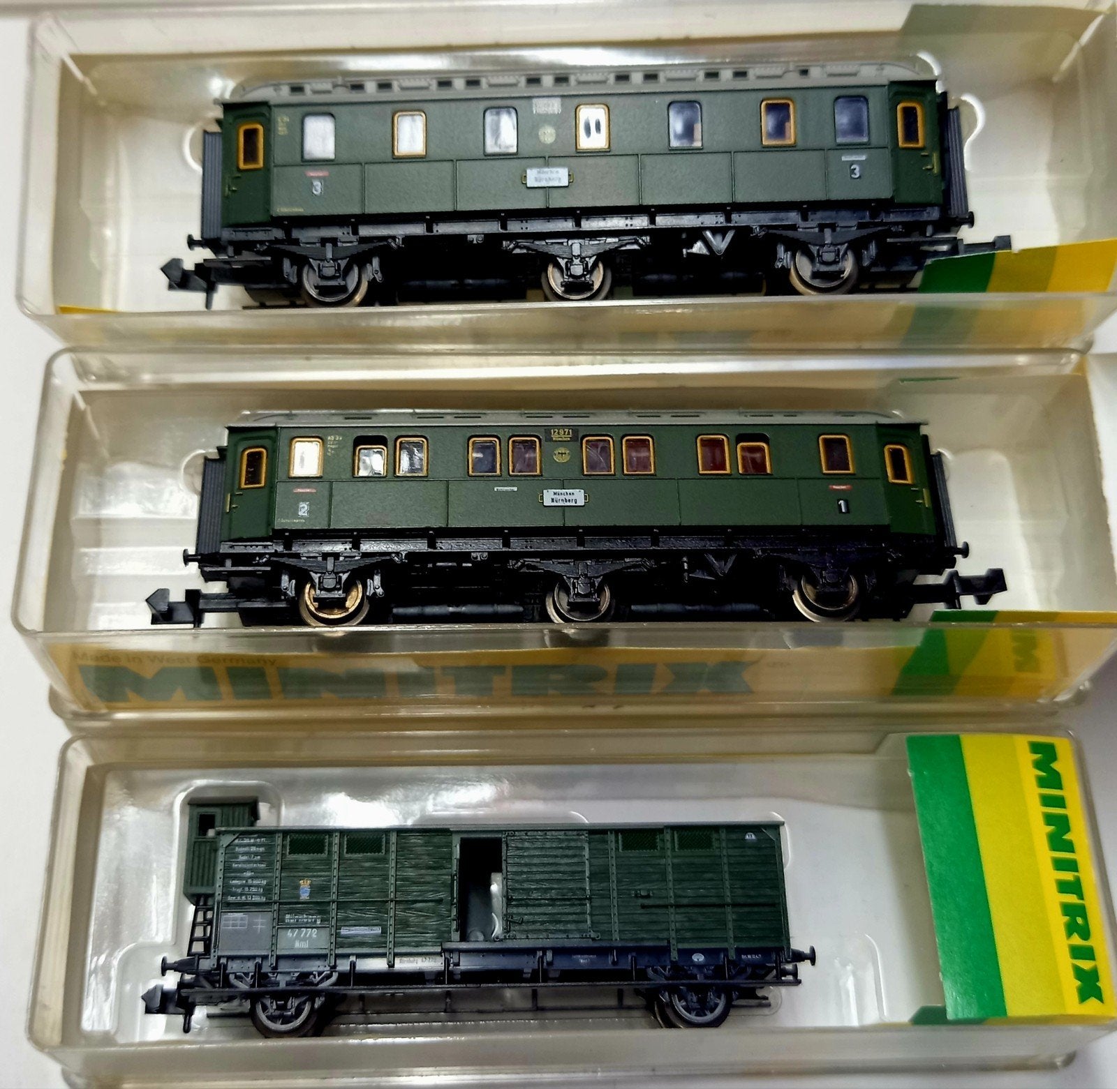 Minitrix Treinset: 2 Wagons en 1 Goederenwagon, Gelijkstroom, Trix, Wagon, Ophalen of Verzenden