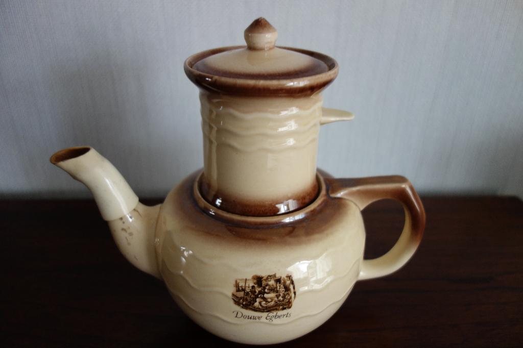 Theepot  Douwe Egberts, Ophalen of Verzenden
