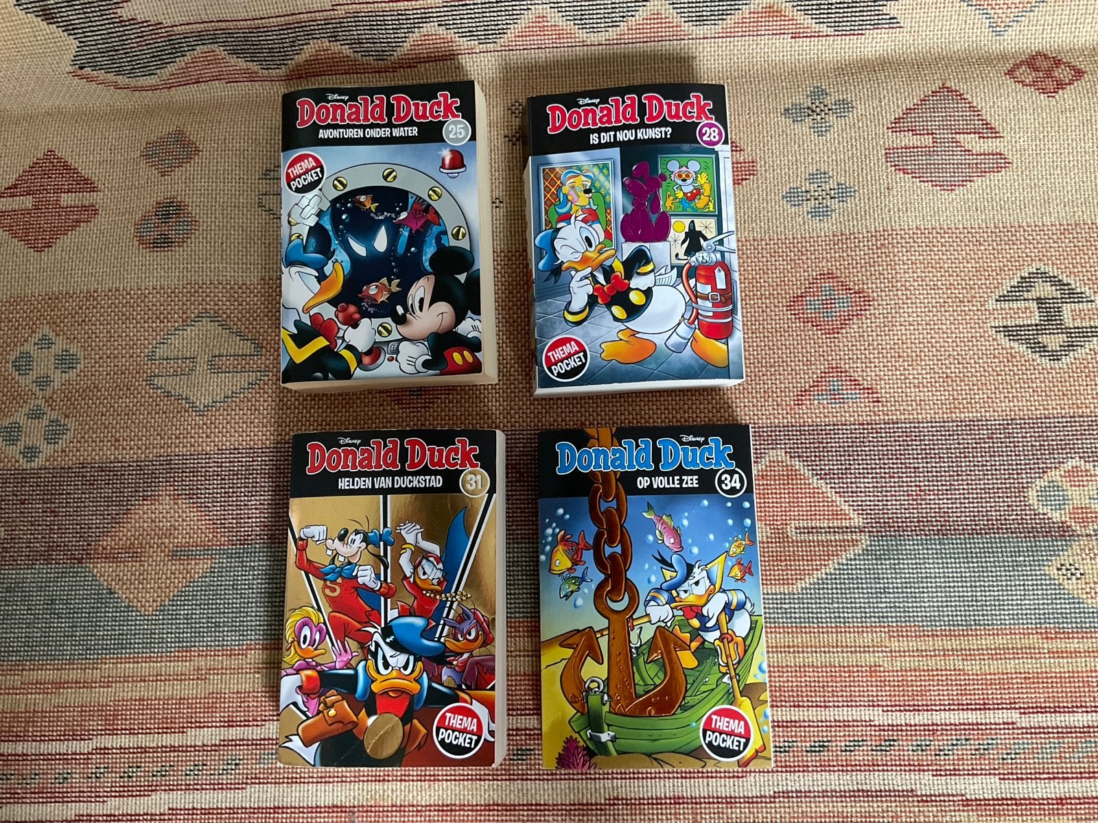 Donald Duck Themapocket - 4 stripboeken, Meerdere stripboeken, Ophalen of Verzenden, Gelezen