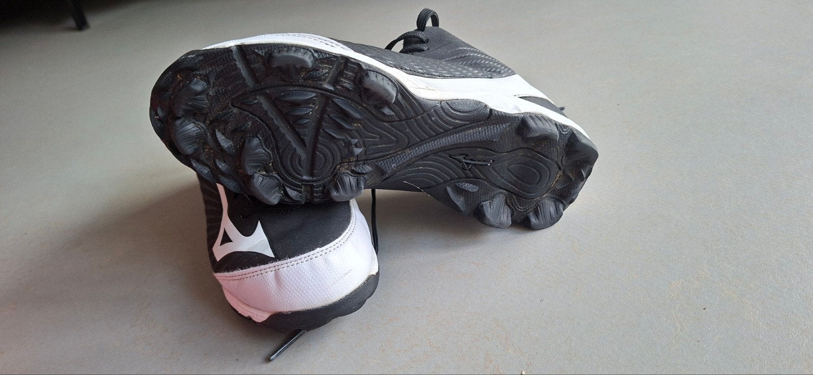 Mizuno veldschoenen voor korfbal of hockey - Maat 37, Ophalen of Verzenden, Gebruikt, Schoenen