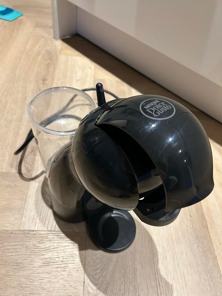 Dolce Gusto koffiezetapparaat, Gebruikt, Koffiemachine, Ophalen of Verzenden, Koffiepads en cups