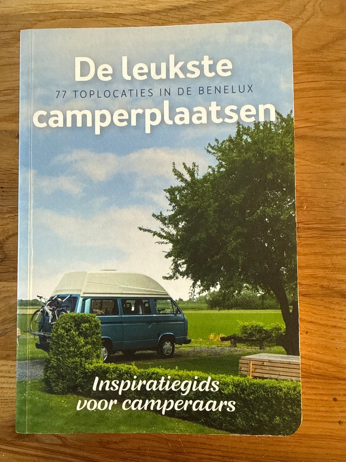 De leukste camperplaatsen Benelux - Inspiratiegids, Boeken, Overige merken, Ophalen of Verzenden, Zo goed als nieuw, Reisgids of -boek