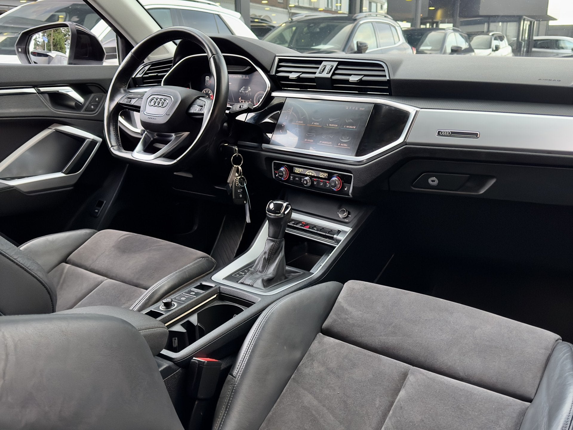 Audi Q3 35 TFSI AUT7 3x S-LINE PANODAK LEDER NAVI CAMERA DIG, Auto's, Euro 6, 4 cilinders, Zwart, Grijs