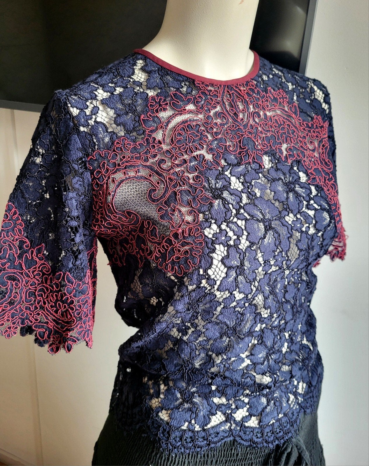 Prachtige Sandro kanten top blouse met bordeauxrode details, Blauw, Sandro, Ophalen of Verzenden, Zo goed als nieuw