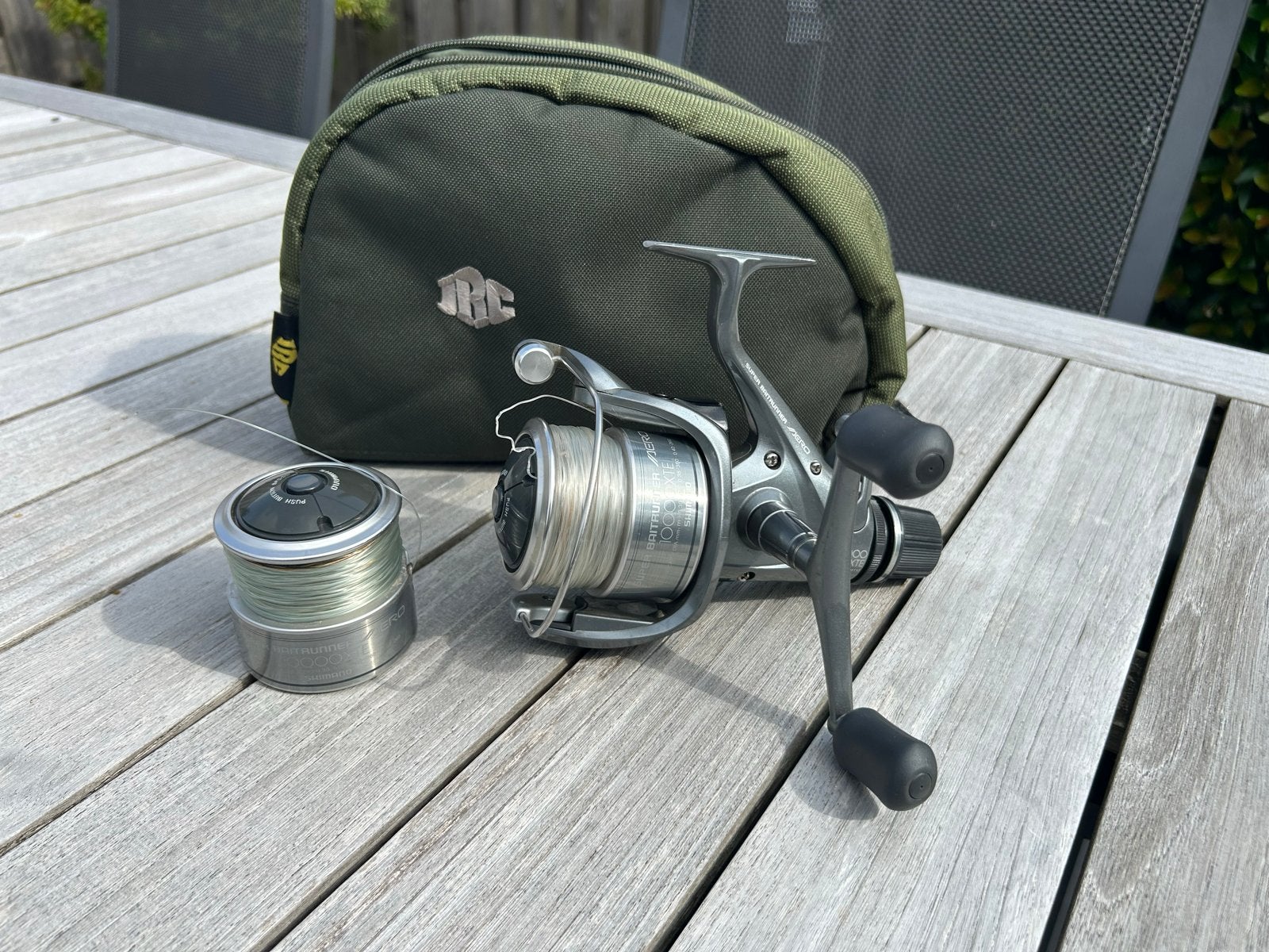 Shimano Super Baitrunner 10000 XTE met reservespoel en tasje, Ophalen of Verzenden, Gebruikt, Molen