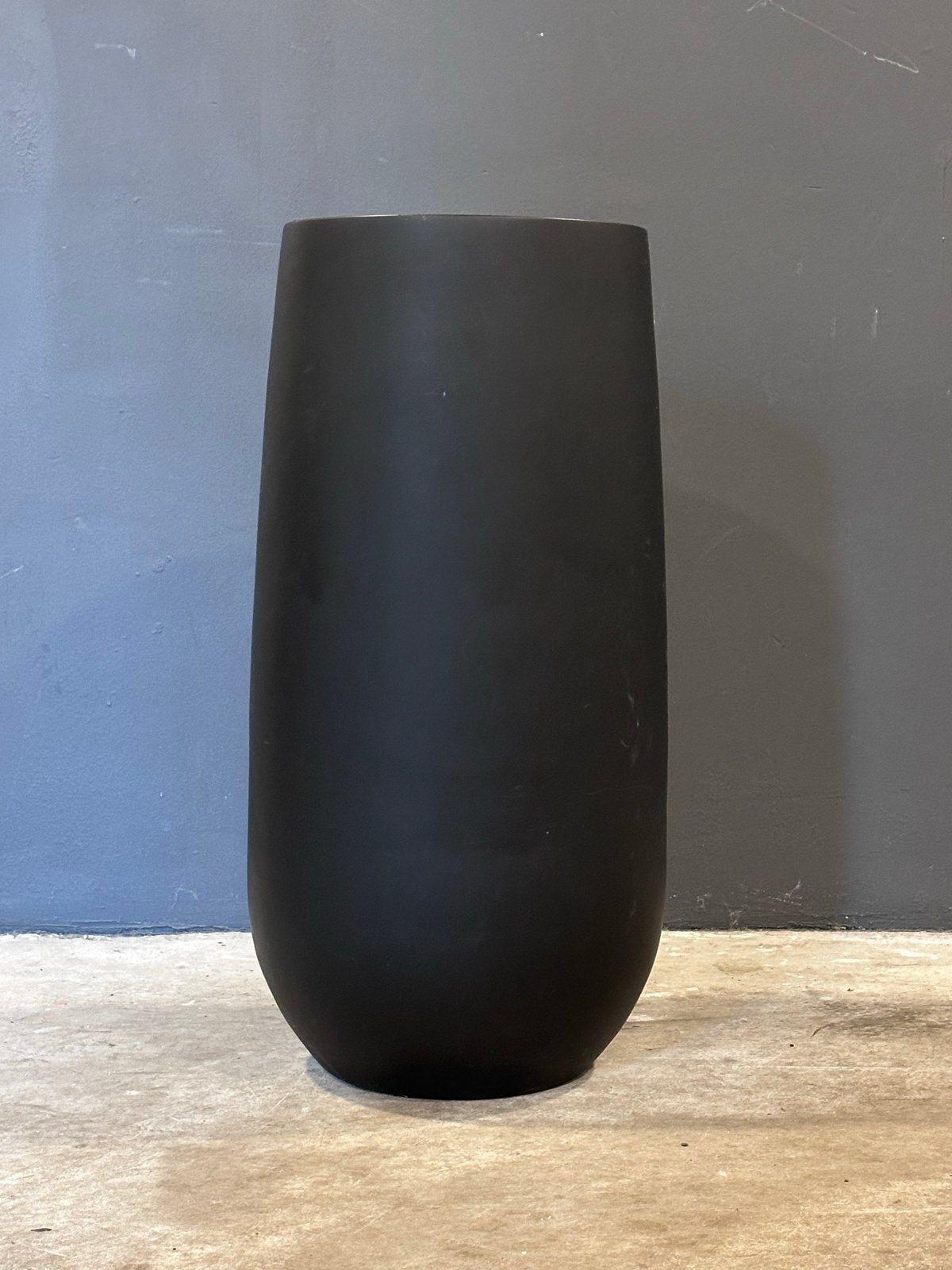 Grote zwarte bloempot / plantenpot – 70 cm hoog, Tuin en Terras, Ophalen, Overige materialen, Gebruikt, Rond