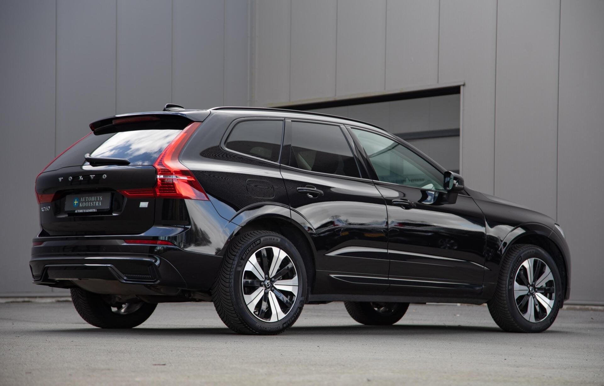 Volvo XC60 2.0 T6 Plug-in hybrid AWD Plus Dark Panorama|H/K, Automaat, Gebruikt, 4 cilinders, 1969 cc
