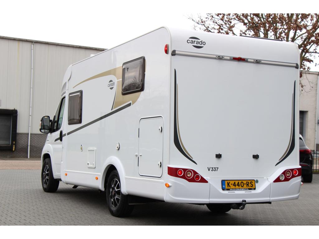Carado V337 - 140PK 9T AUT - EURO 6 - ENKELE BEDDEN - 665CM, Caravans en Kamperen, Campers, Automaat, Chemisch toilet, Ringverwarming