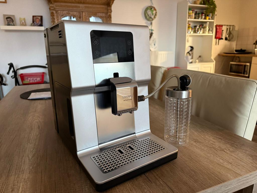 Krups EA 875 E Intuition Preference, Ophalen, Afneembaar waterreservoir, Koffiemachine, Koffiebonen