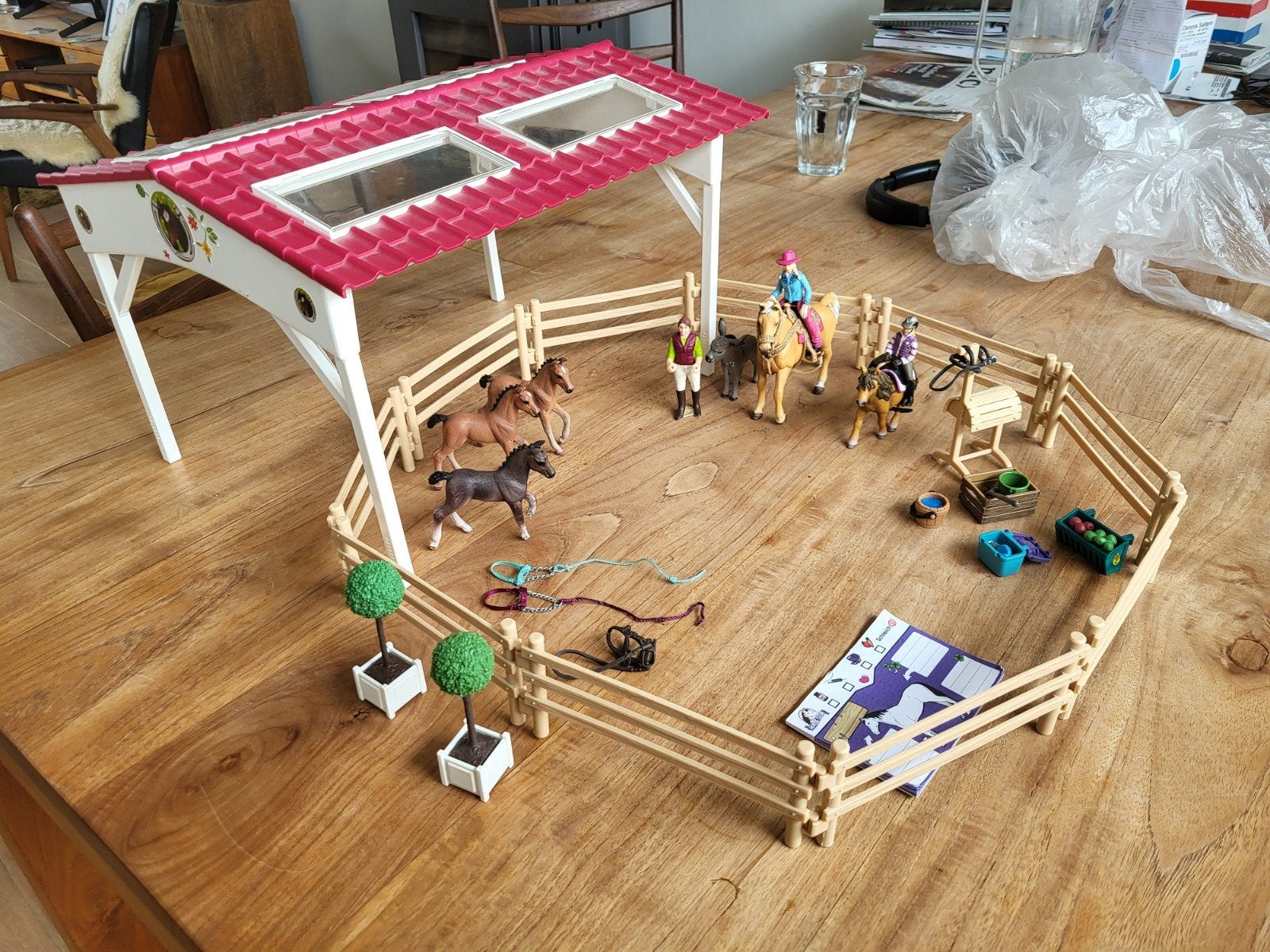 Schleich Paardenset met Stal, 5 Paarden en Accessoires, Ophalen of Verzenden, Gebruikt, Jongen of Meisje