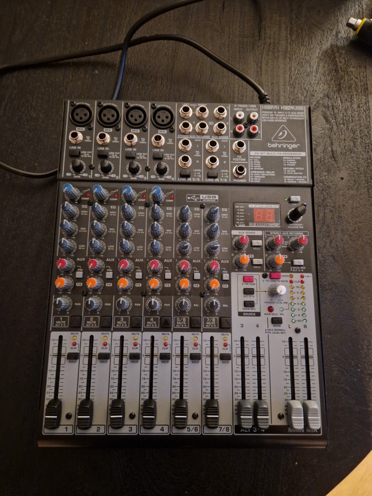behringer xenyx 1204usb fx, Ophalen of Verzenden, Zo goed als nieuw, 10 tot 20 kanalen, Microfooningang