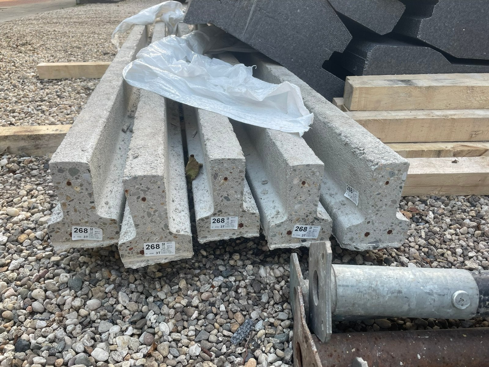 5 stuks VBI broodjes Rc 5 en  5 stuks balken 268 cm, Ophalen, 12 cm of meer, Nieuw, 15 m² of meer