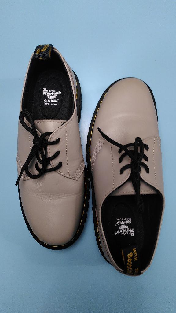 dr. martens maat 42 beige plateau zool., Beige, Overige typen, Ophalen of Verzenden, Dr. Martens