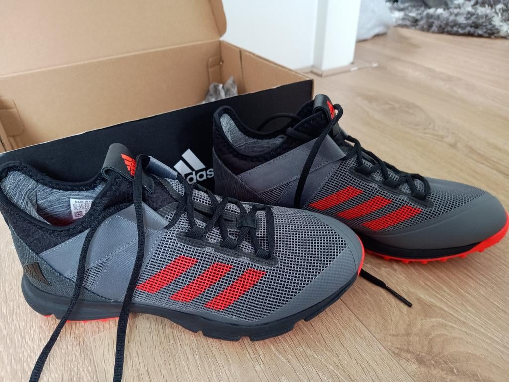 Adidas hockeyschoenen - grijs/rood - maat 41, Sport en Fitness, Hockey, Ophalen of Verzenden, Nieuw, Schoenen
