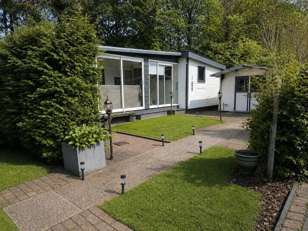 Instapklaar chalet in Groningen, Caravans en Kamperen, Stacaravans, Tot en met 2