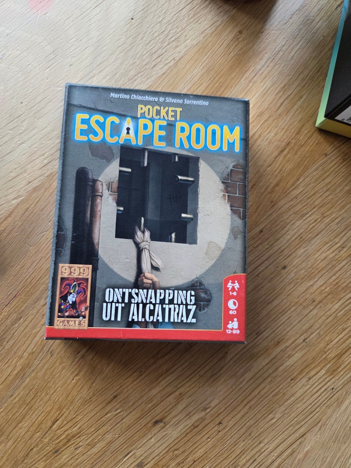 2x Pocket Escape Room: Eldorado & Alcatraz (999 Games), Een of twee spelers, Ophalen of Verzenden, Zo goed als nieuw, 999 Games