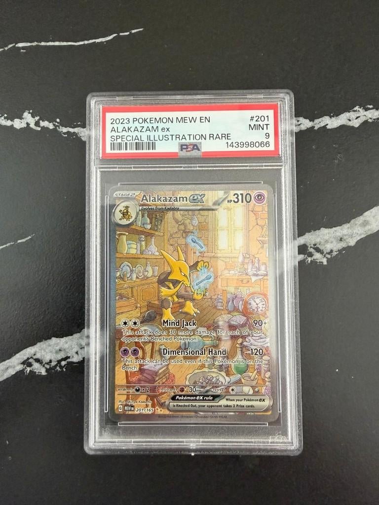 Alakazam ex 201/165 PSA 9 Mew en Special Illustration Rare, Ophalen of Verzenden, Zo goed als nieuw, Losse kaart
