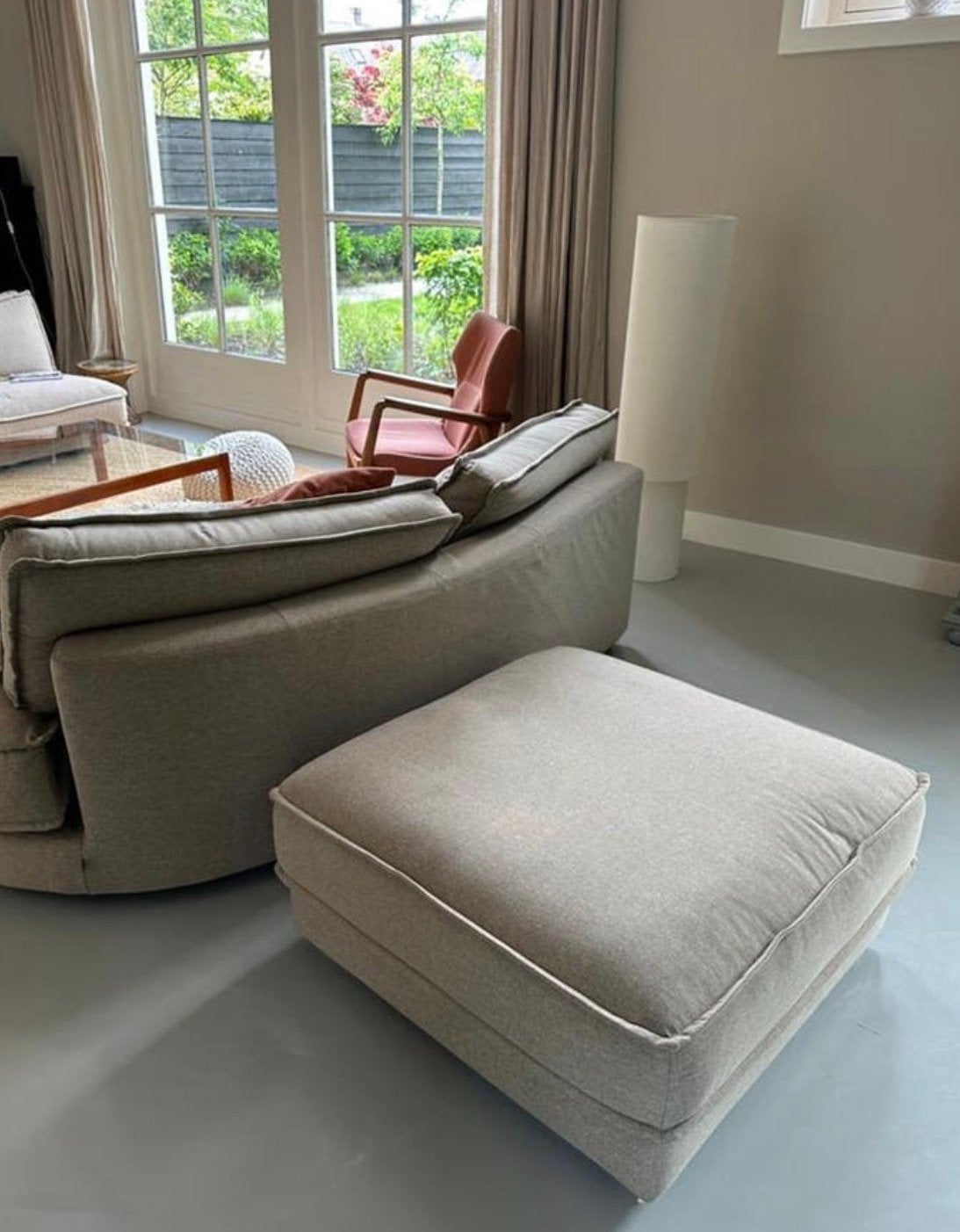 Bolia Noora poef / hocker – dark beige – zo goed als nieuw, Ophalen, Vierkant, 75 tot 100 cm, Zo goed als nieuw