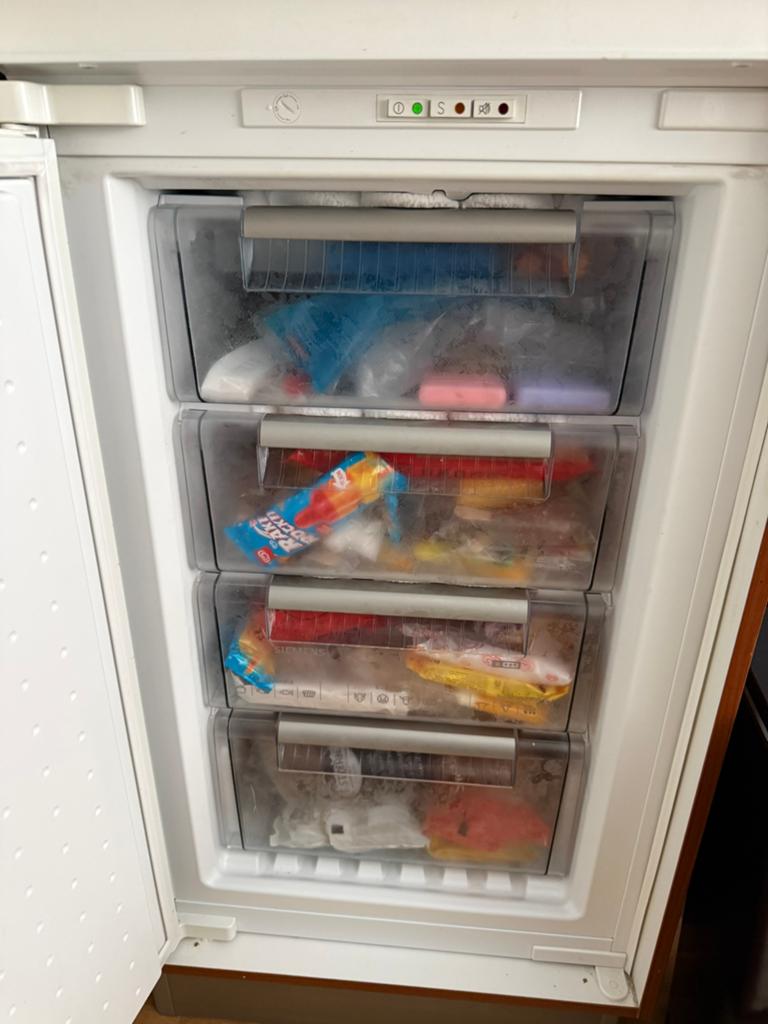 Siemens vriezer 4 lades A+ label, Witgoed en Apparatuur, Vriezers en Diepvrieskisten, Minder dan 60 cm, Zo goed als nieuw, Energieklasse A of zuiniger