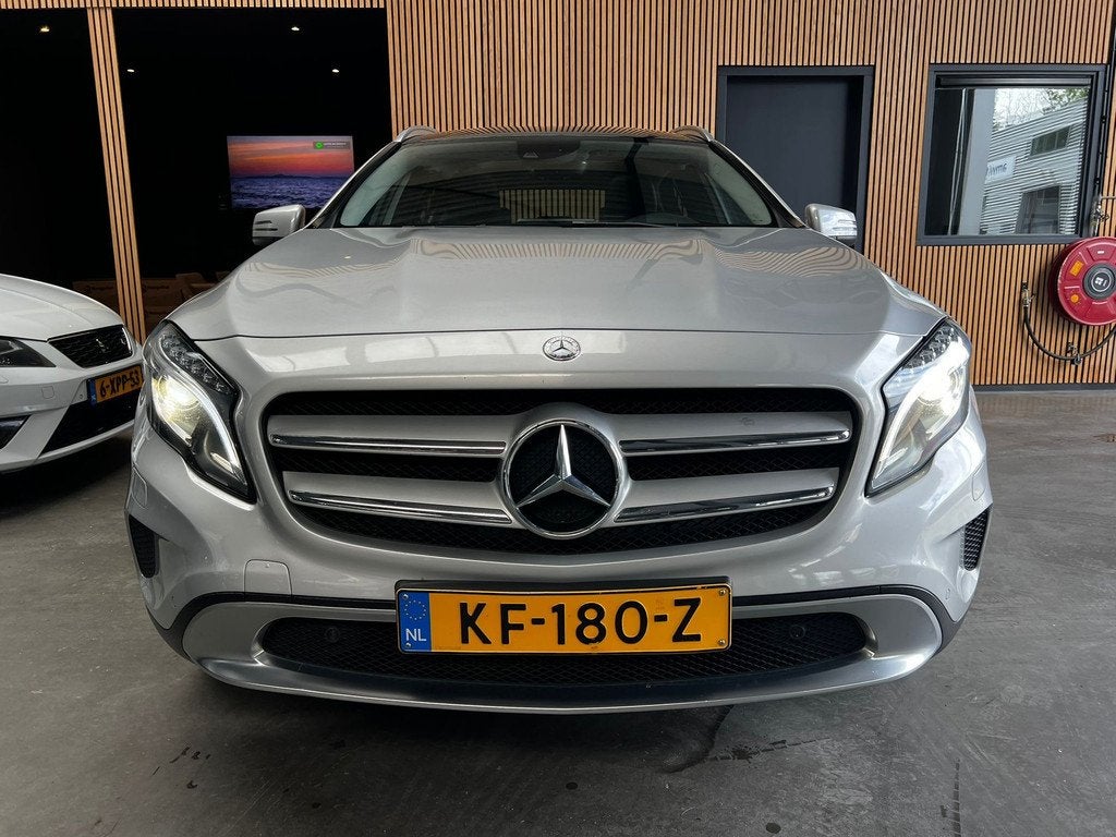 Mercedes-Benz GLA-klasse 250 Prestige Pano|Camera|Trekhaak|s, Auto's, Mercedes-Benz, Gebruikt, 4 cilinders, Leder, 211 pk