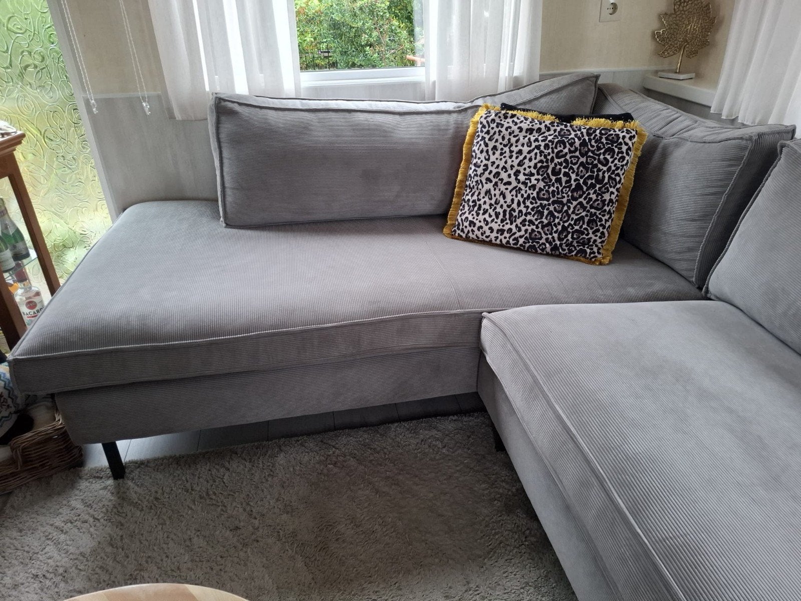 Grijze ribstof hoekbank - Zo goed als nieuw, Ophalen, Modern, Comfortabel, 250 tot 300 cm, Hoekbank
