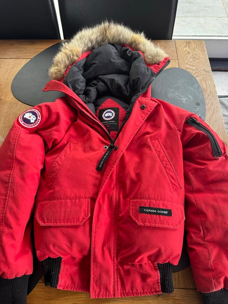 Canada Goose kinderjas rood, maat S/P (128-140), Ophalen of Verzenden, Gebruikt, Jongen of Meisje