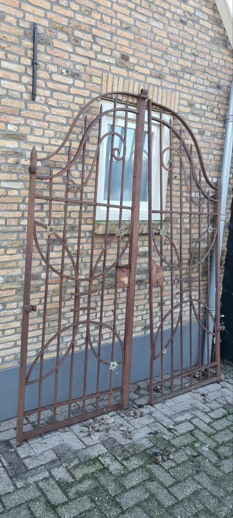 Antieke smeedijzeren poort , toegangshek. 180cm breed., Tuin en Terras, Tuinhekken en Hekwerk, Ophalen, IJzer, Sierhekwerk