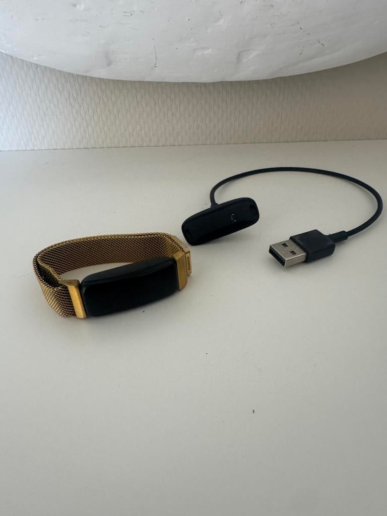 Fitbit met goud bandje, Ophalen, Zo goed als nieuw