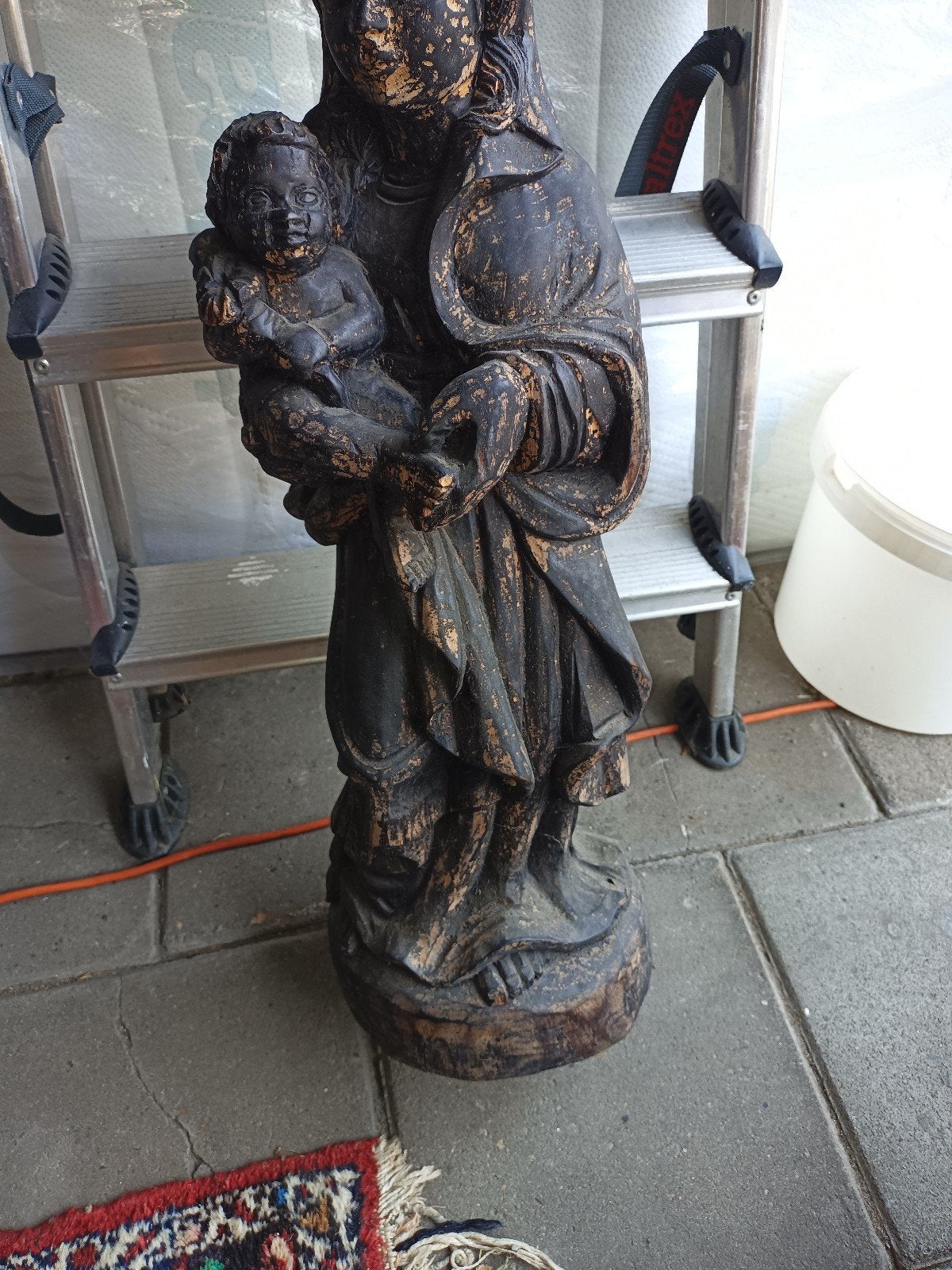 Antiek houten beeld Maria met kind 85 euro inc verzenden, Handgemaakt, Zwart, Beeld, Hout