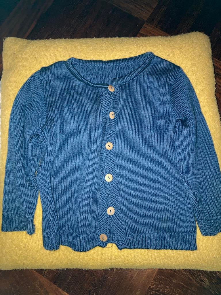 Mooi blauw gebreid vestje van Iobio 86-92, Ophalen of Verzenden, Zo goed als nieuw, Blauw