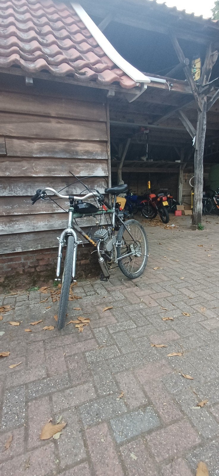 Fiets met 80cc benzinemotor - van oud vrouwtje geweest, Ophalen of Verzenden, Gebruikt, Benzine, Overige merken