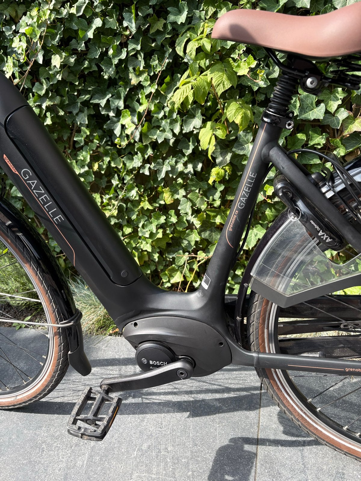 Foto 10 van Nieuwstaat! Gazelle Grenoble C8 HMB E-bike platin accu 500wh