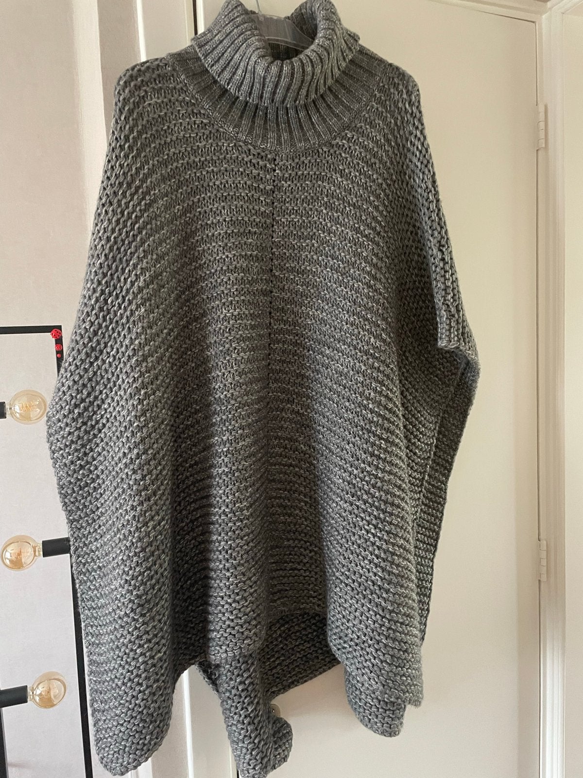 Ugg Poncho Grijs - One Size, Ophalen of Verzenden, Zo goed als nieuw, Maat 46/48 (XL) of groter, Grijs