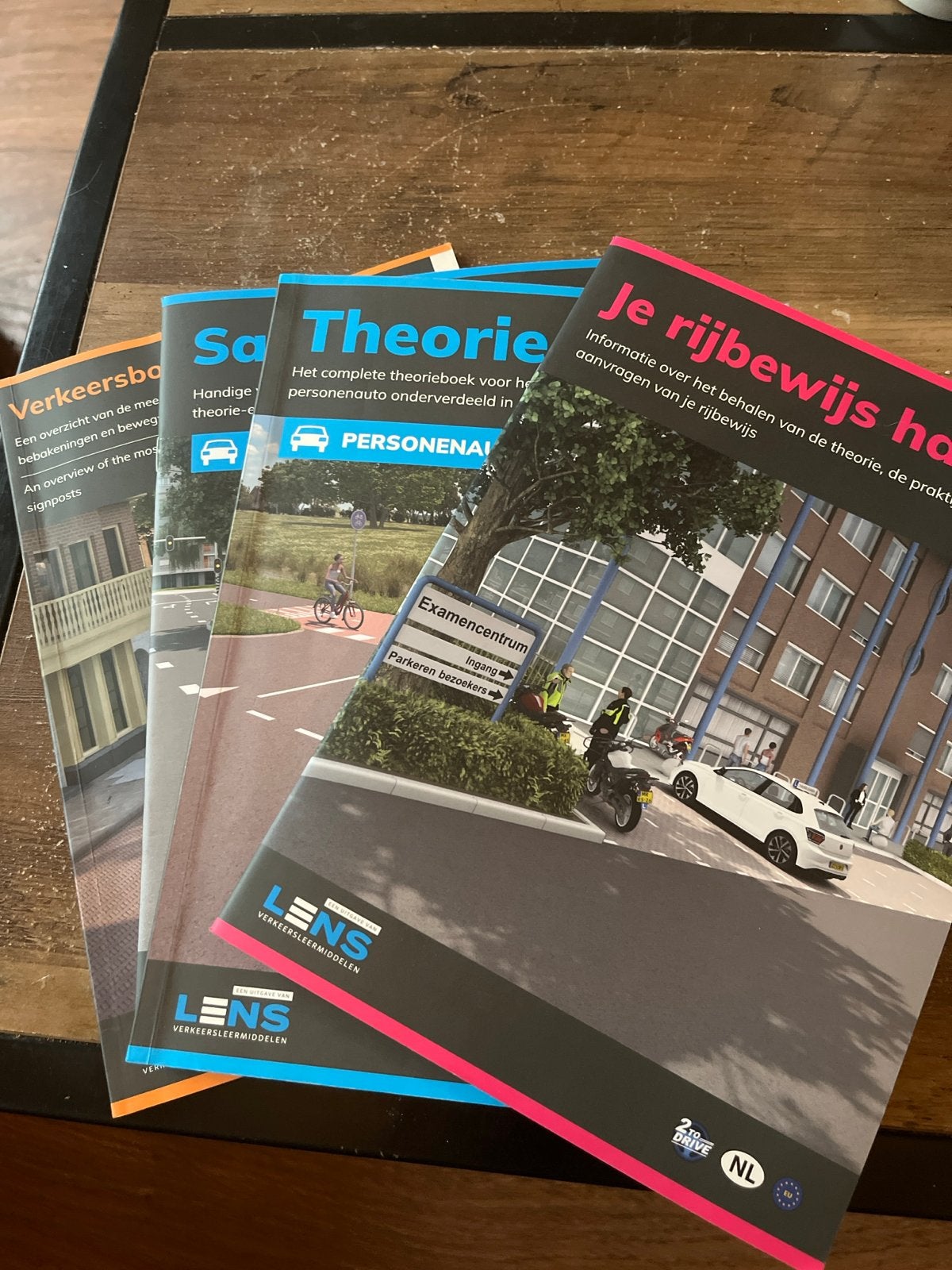 Pakket theorieboeken auto 2026 - LENS Verkeersleermiddelen, Ophalen of Verzenden, Zo goed als nieuw, Niet van toepassing