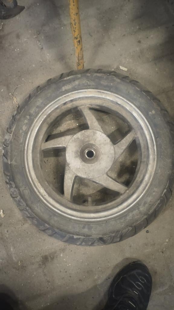 Sym achterwiel met velg, Ophalen of Verzenden, Zo goed als nieuw, Frame, Sym