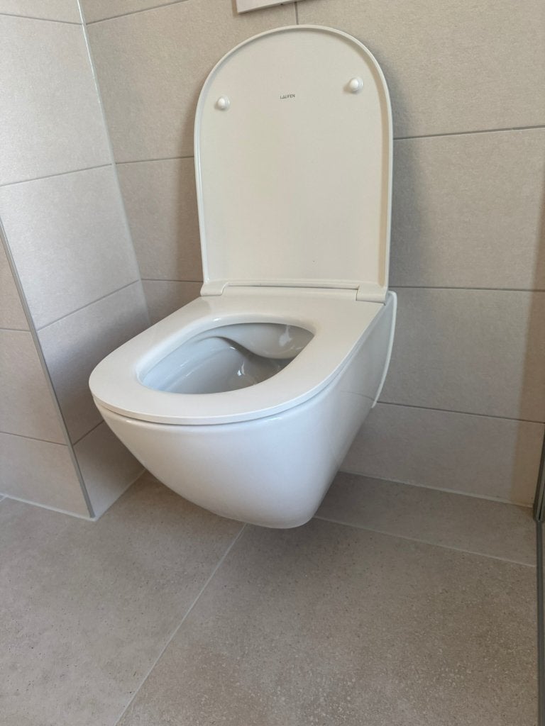 Hangend Toilet Laufen met Wisa Druktoets, Ophalen, Zo goed als nieuw, Toilet