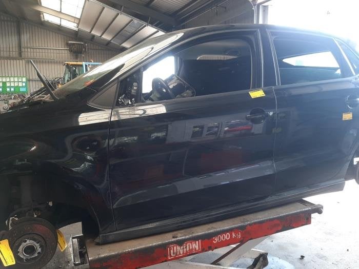 Portier 4Deurs links-voor van een Volkswagen Polo (LO41), Auto-onderdelen, Gebruikt, -, -, Ophalen of Verzenden