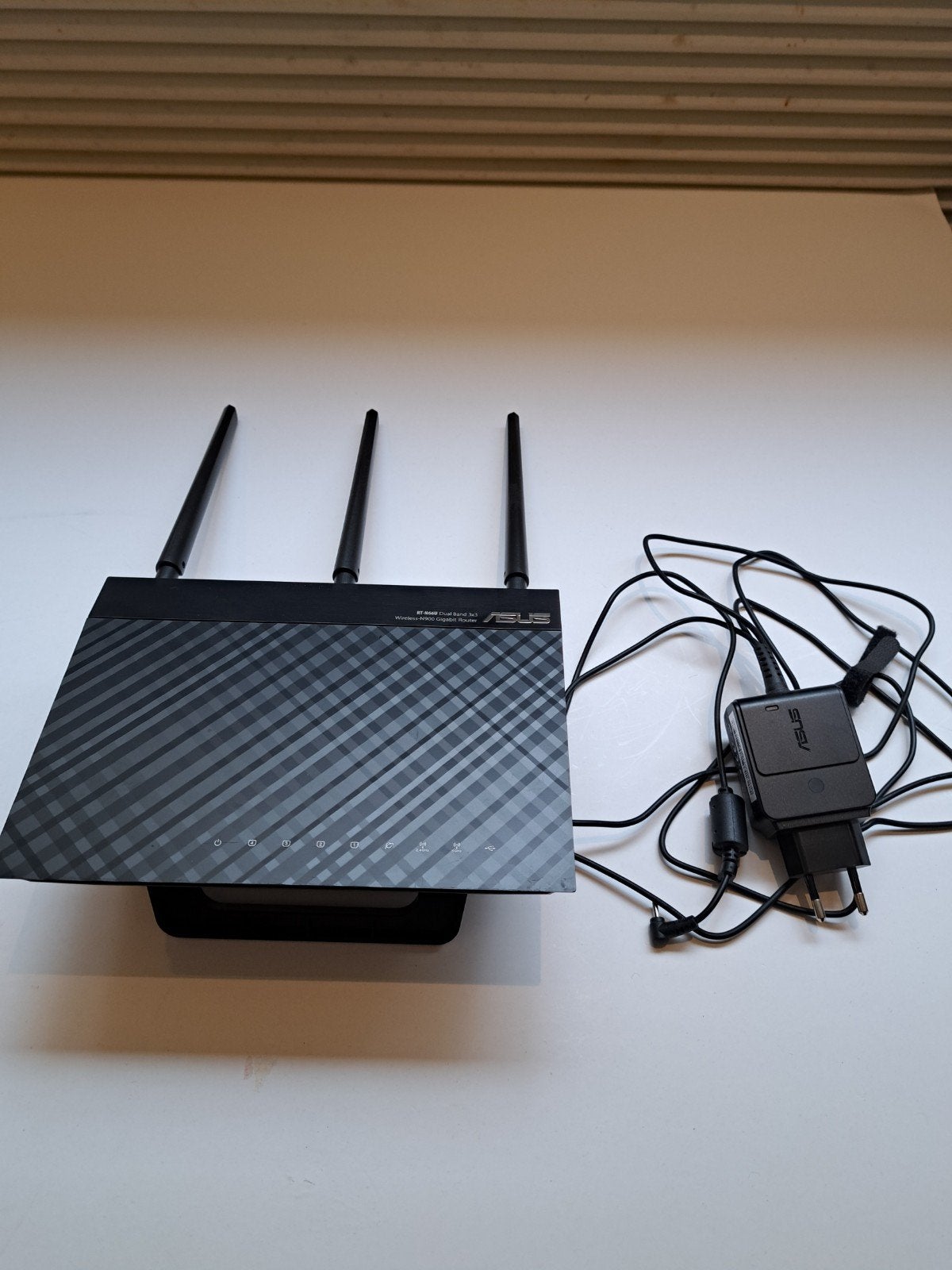 Asus RT-66U Dual Band 3x3, Wireless N900 gigabit router
Wire, Ophalen of Verzenden, Gebruikt, ASUS