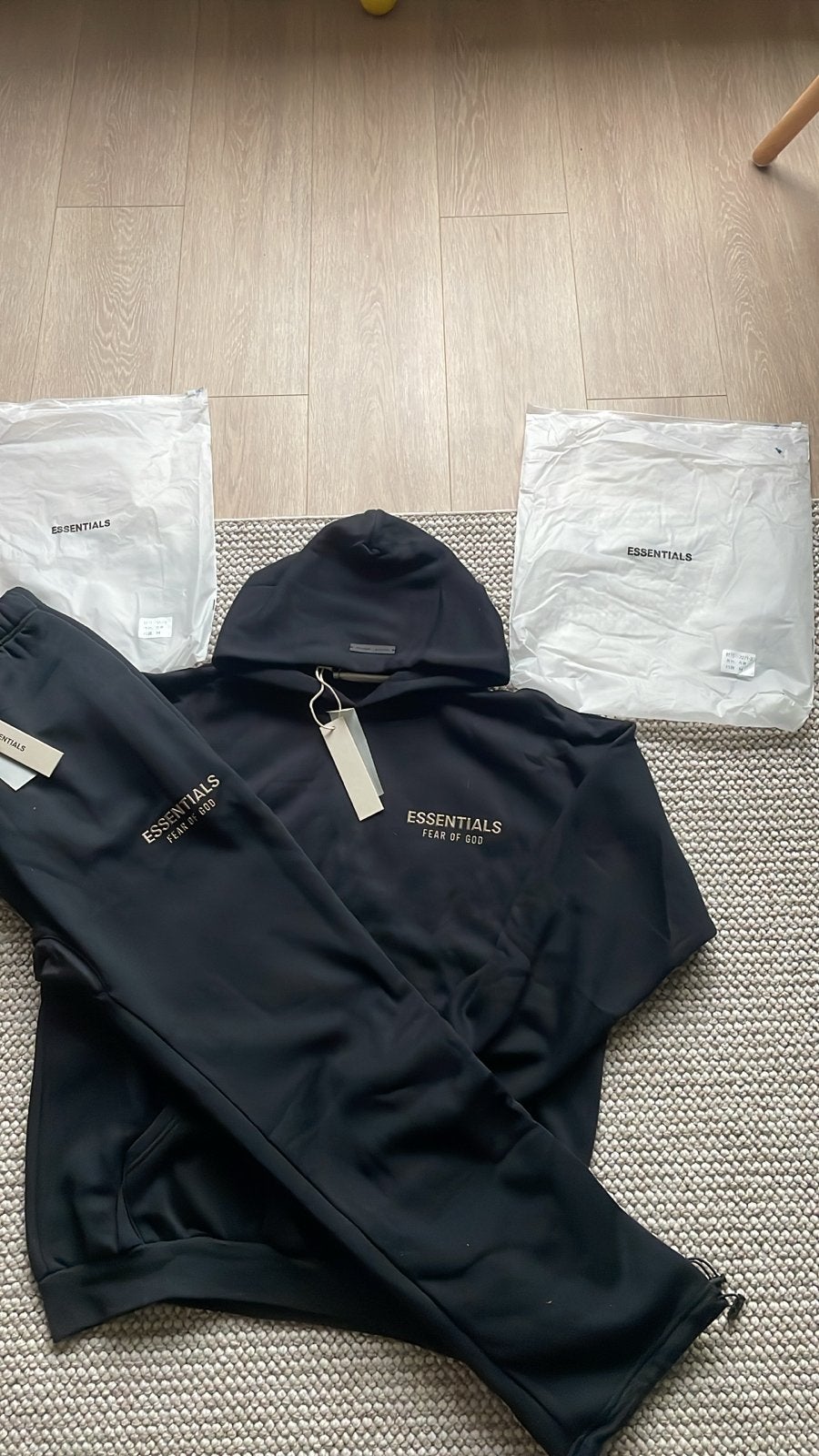 Essentials Fear of God Trainingspak Zwart Goud Maat M, Maat 48/50 (M), Zwart, Nieuw, Ophalen of Verzenden