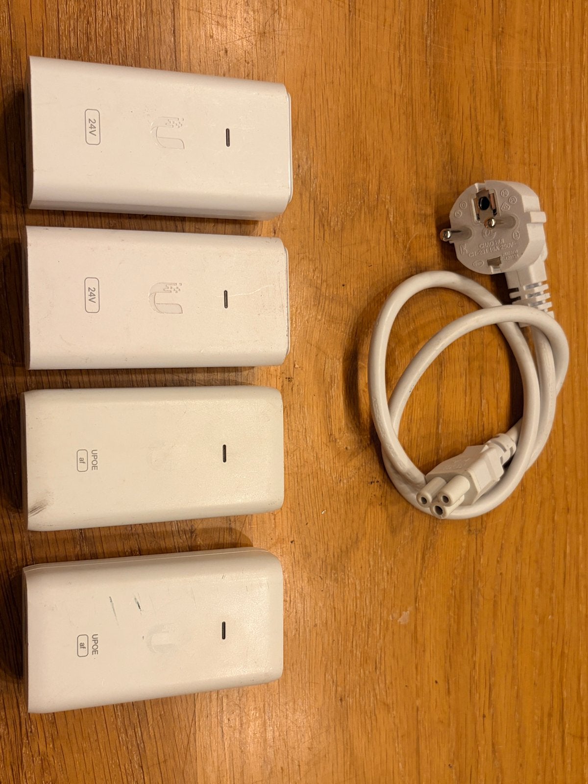 4x Ubiquiti UniFi PoE adapters injectors 24V & U-POE af, Ophalen of Verzenden, Zo goed als nieuw