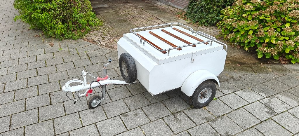 Gerenoveerde vintage aanhangwagen met bijbehoren, Ophalen, Gebruikt