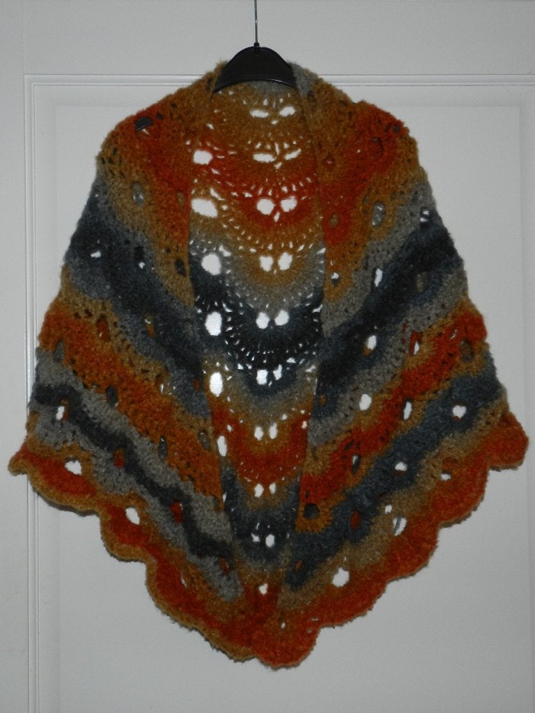 Handgehaakte omslagdoek/poncho in bruin/grijstinten. Nieuw!, Verzenden, Nieuw, Maat 46/48 (XL) of groter, Bruin