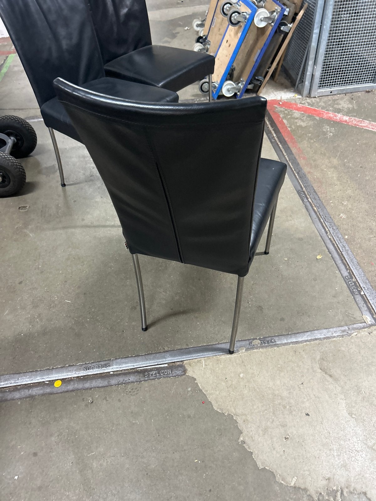 Bert Plantagie Duo stoelen met ronde poten, Huis en Inrichting, Stoelen, Ophalen, Gebruikt, Twee, Zwart