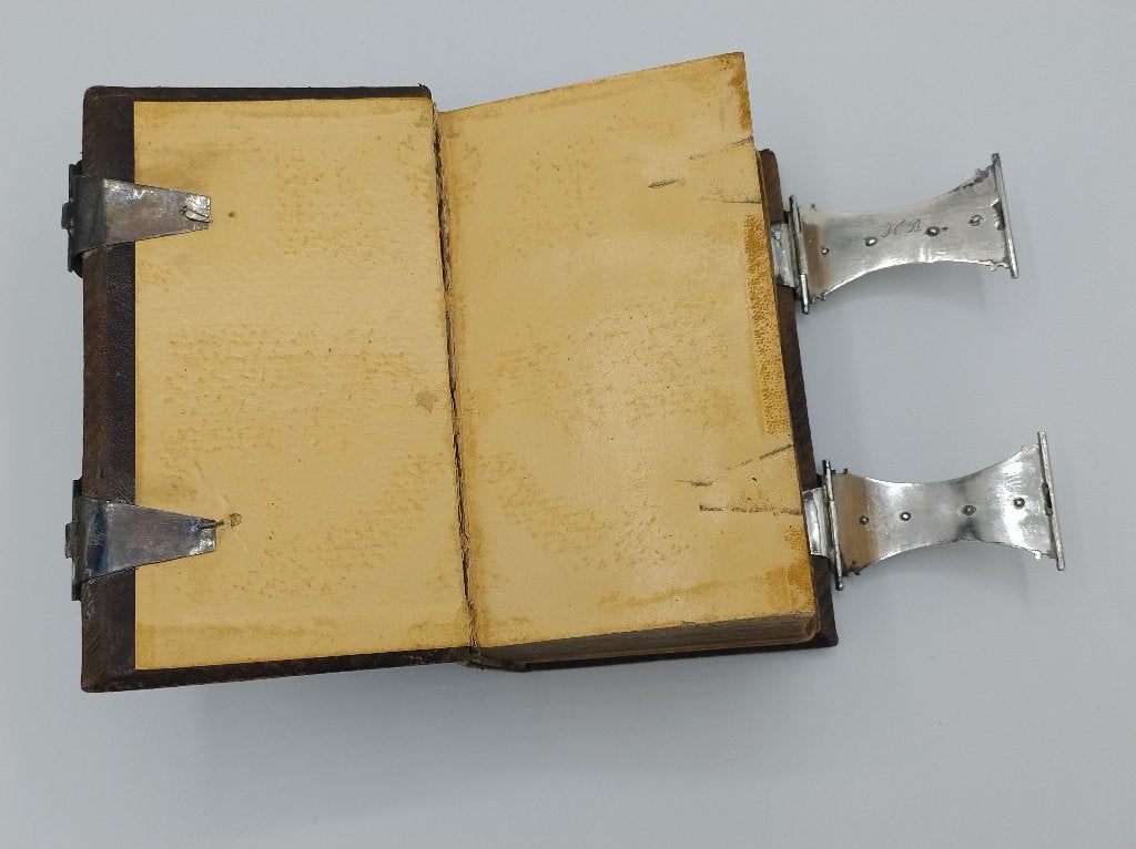 19e Eeuwse Bijbel met zilveren sloten, 1853, Antiek en Kunst, Antiek | Boeken en Bijbels, Verzenden, Bijbel