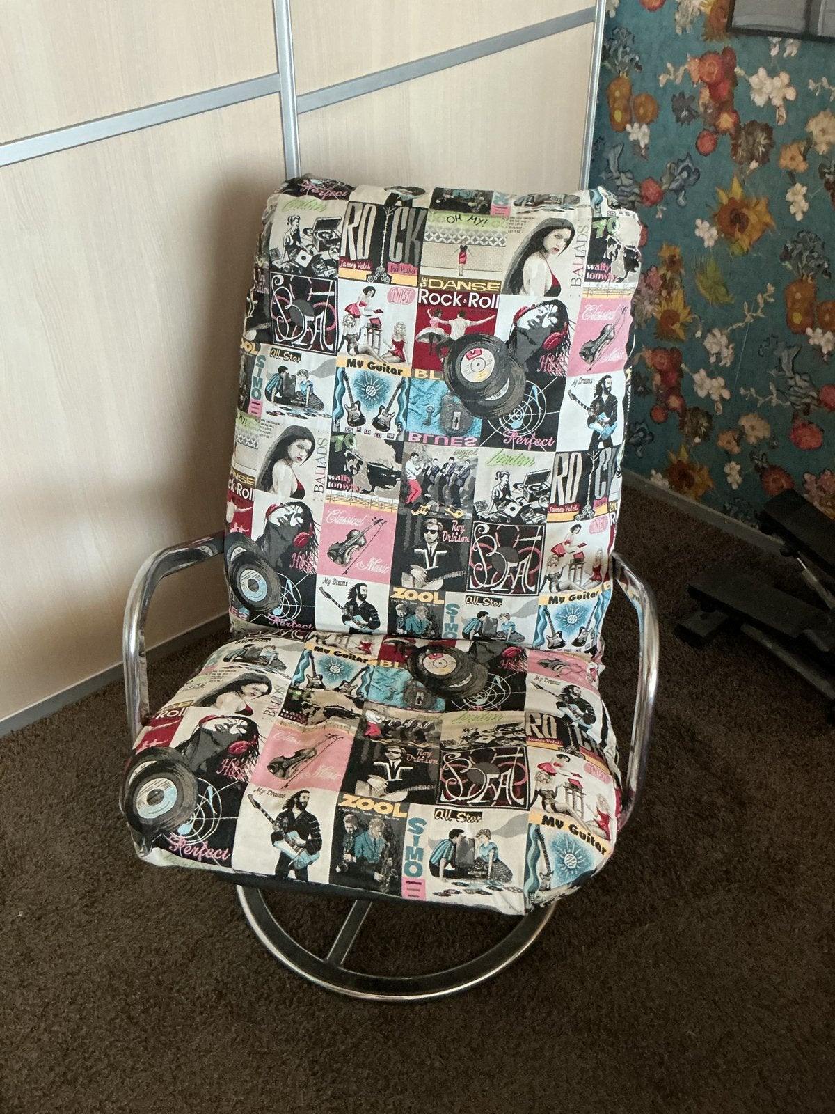 Unieke Rock & Roll fauteuil - Draaibaar en comfortabel, Huis en Inrichting, Ophalen, Gebruikt, Overige kleuren, Metaal