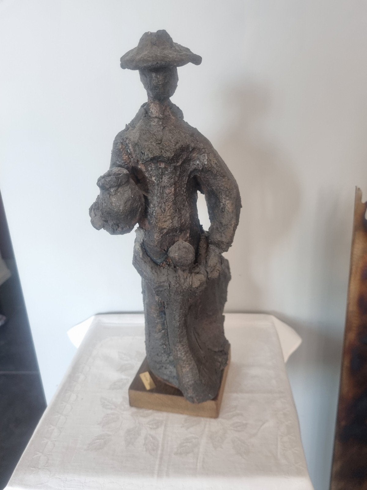 Keramiek beeld van Herman Gast, Ophalen of Verzenden, Mens
