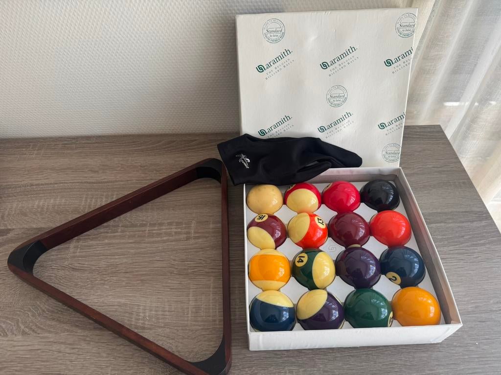 Aramith biljartballen set + triangle + biljarthandschoen, Sport en Fitness, Biljarten en Poolen, Ophalen, Keu of Ballen