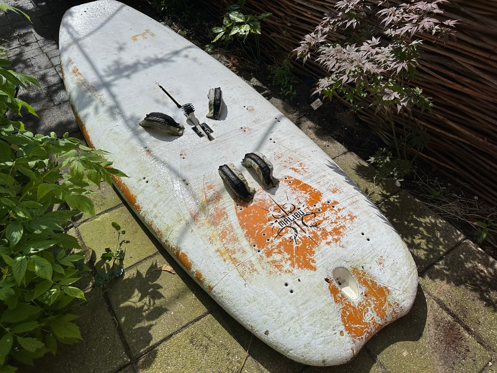Malibu Windsurfplank 200 liter met zwaard, Watersport en Boten, Windsurfen, Met voetbanden, 250 tot 300 cm, Gebruikt, Plank