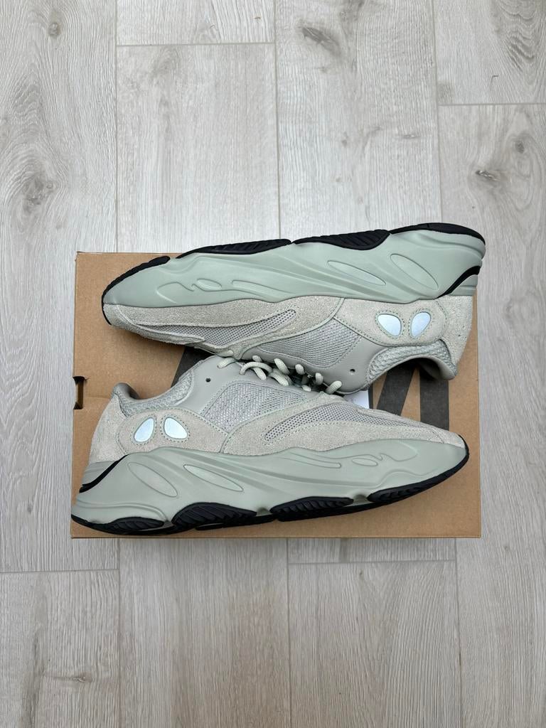 Adidas Yeezy Boost 700 V2 'Salt' - Maat 44 2/3, Kleding | Heren, Schoenen, Overige kleuren, Nieuw, Ophalen of Verzenden, Sneakers of Gympen